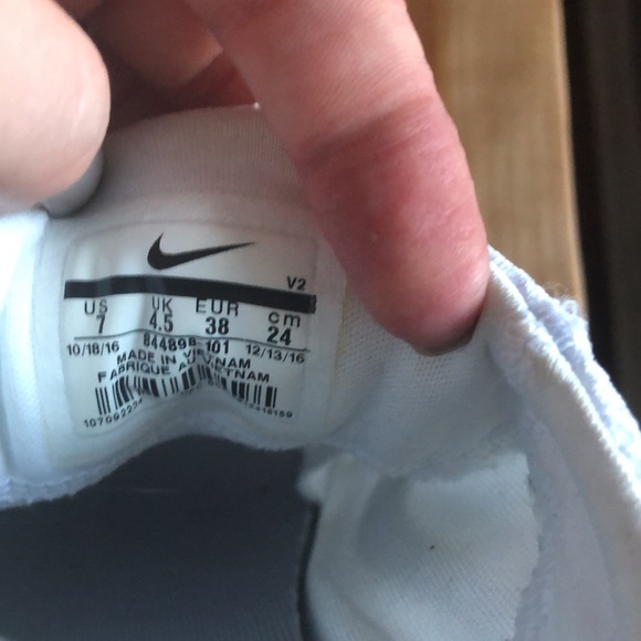 Nike shoes - Picture 3 of 6